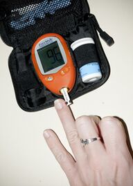 Mesurer le niveau de glucose dans le sang afin de corriger les doses d'insuline avec 1 type de diabète